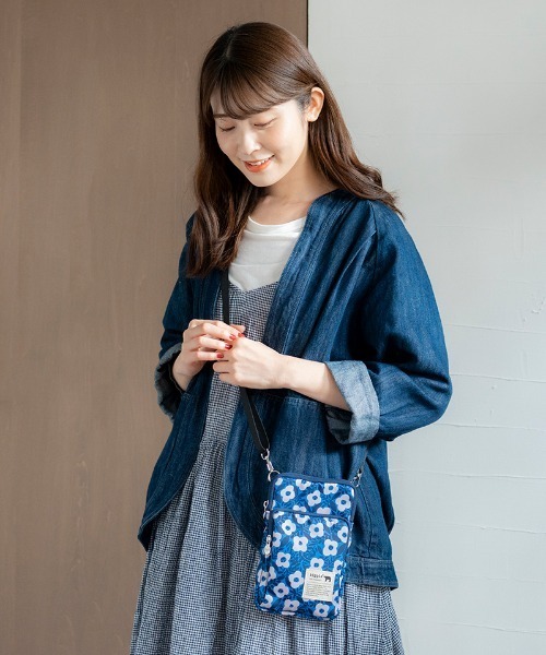 kippis(キッピス)の「kippisコンパクトショルダーバッグ<撥水加工>(ショルダーバッグ・レディース・イエロー系その他/ブルー系その他2/ブラック系その他/ホワイト系その他2/グリーン系その他2/グリーン系その他3/グレー系その他2/ホワイト系その他3・FREE)」の10枚目の写真