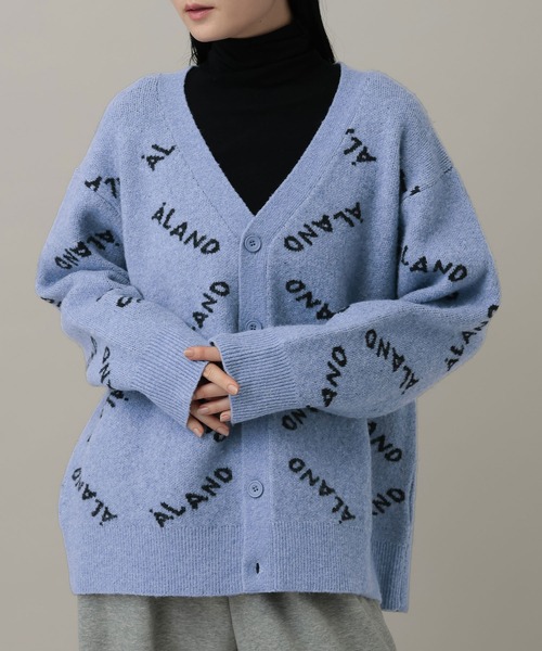 ALAND(エーランド)の「【UNISEX】ALAND/ロゴジャガードカーディガン(カーディガン/ボレロ・レディース・ライトブルー/チャコール・LARGE/MEDIUM)」の2枚目の写真