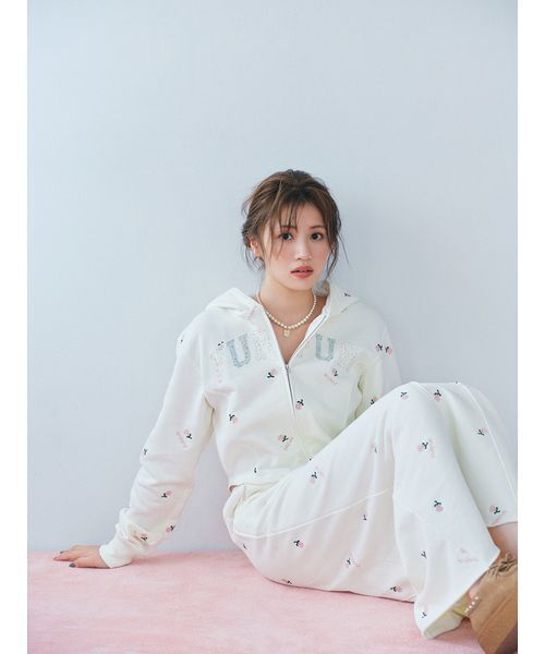 FURFUR(ファーファー)の「フラワー刺繍ジップアップフーディー(スウェット・レディース・アイボリー/グレー/ネイビー・F)」の6枚目の写真