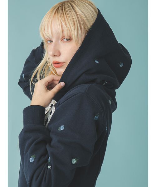 FURFUR(ファーファー)の「フラワー刺繍ジップアップフーディー(スウェット・レディース・アイボリー/グレー/ネイビー・F)」の14枚目の写真