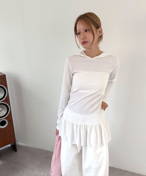 4INT.(フォイント)の「【レイヤードにおすすめ!】裾フリル フード付き 長袖 ワンピース(Tシャツ/カットソー・レディース・ブラック/ベージュ/チャコール/ホワイト・FREE)」の13枚目の写真