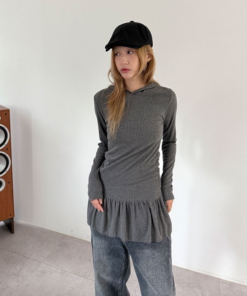 4INT.(フォイント)の「【レイヤードにおすすめ!】裾フリル フード付き 長袖 ワンピース(Tシャツ/カットソー・レディース・ブラック/ベージュ/チャコール/ホワイト・FREE)」の19枚目の写真