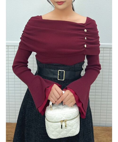 dazzlin（ダズリン）の「オフショルライクギャザーニット（ニット/セーター・レディース・ブラック/オフホワイト/ピンク/ボルドー・FREE）」の4枚目の写真