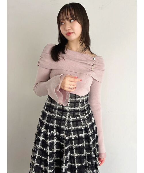 dazzlin（ダズリン）の「オフショルライクギャザーニット（ニット/セーター・レディース・ブラック/オフホワイト/ピンク/ボルドー・FREE）」の18枚目の写真