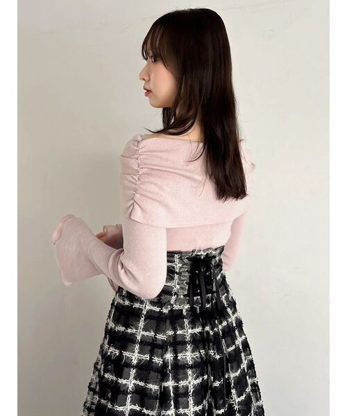 dazzlin（ダズリン）の「オフショルライクギャザーニット（ニット/セーター・レディース・ブラック/オフホワイト/ピンク/ボルドー・FREE）」の19枚目の写真