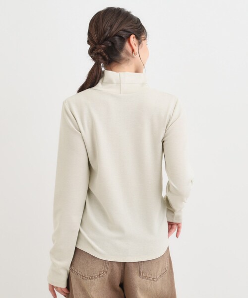 Cutie Blonde（キューティーブロンド）の「ラメスムースハイネックインナー（Tシャツ/カットソー・レディース・ダークブラウン/ブラック/アイボリー/ブルー・04/03/02/01）」の6枚目の写真