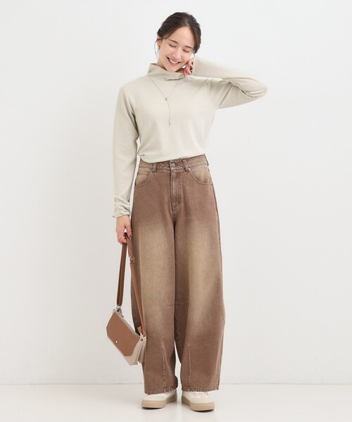 Cutie Blonde（キューティーブロンド）の「ラメスムースハイネックインナー（Tシャツ/カットソー・レディース・ダークブラウン/ブラック/アイボリー/ブルー・04/03/02/01）」の7枚目の写真