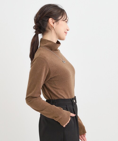 Cutie Blonde（キューティーブロンド）の「ラメスムースハイネックインナー（Tシャツ/カットソー・レディース・ダークブラウン/ブラック/アイボリー/ブルー・04/03/02/01）」の14枚目の写真