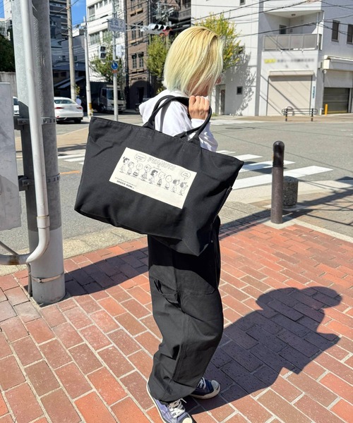 SNOOPY×OLD BETTY'S(スヌーピーカケルオールドベティーズ)の「スヌーピー【SNOOPY】Canvas Zip Tote Bag (FAMILY柄)(トートバッグ・レディース・ブラック/ネイビー/オリーブ・FREE)」の5枚目の写真