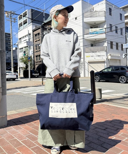 SNOOPY×OLD BETTY'S(スヌーピーカケルオールドベティーズ)の「スヌーピー【SNOOPY】Canvas Zip Tote Bag (FAMILY柄)(トートバッグ・レディース・ブラック/ネイビー/オリーブ・FREE)」の12枚目の写真