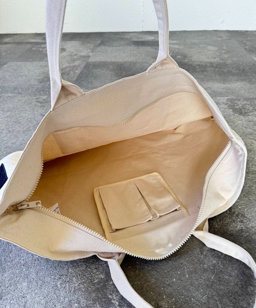 SNOOPY×OLD BETTY'S(スヌーピーカケルオールドベティーズ)の「スヌーピー【SNOOPY】Canvas Zip Tote Bag (FAMILY柄)(トートバッグ・レディース・ブラック/ネイビー/オリーブ・FREE)」の15枚目の写真