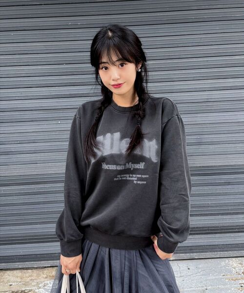 CHASECULT（チェイスカルト）の「ユニセックスピグメントレタリングスウェットシャツ-チャコール（スウェット・メンズ・ダークグレー・95/105/90/100）」の3枚目の写真