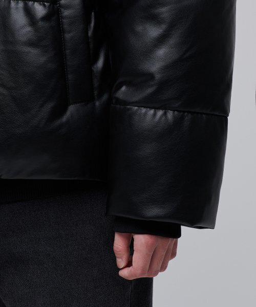 MUSINSA STANDARD（ムシンサスタンダード）の「シンセティックレザープッパーショートパディングジャケット[ブラック]（ダウンジャケット/コート・メンズ・その他・MEDIUM/LARGE/X-LARGE/XX-LARGE）」の15枚目の写真