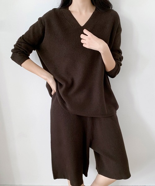 LOWO(ロワ)の「冬の室内や暖房下に◎ 大人見えニットセットアップ(ハーフパンツ)(セットアップ・レディース・チャコールグレー/ブラウン/ベージュ・FREE)」の3枚目の写真
