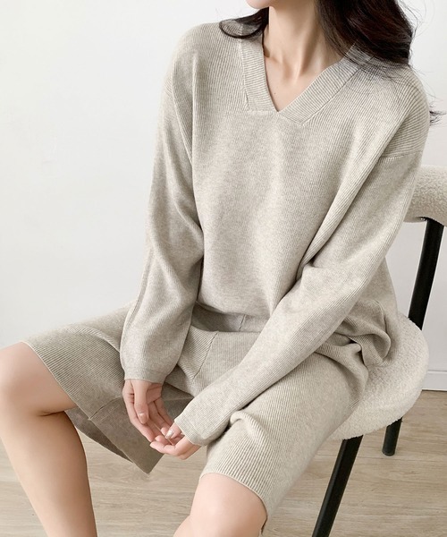 LOWO(ロワ)の「冬の室内や暖房下に◎ 大人見えニットセットアップ(ハーフパンツ)(セットアップ・レディース・チャコールグレー/ブラウン/ベージュ・FREE)」の4枚目の写真