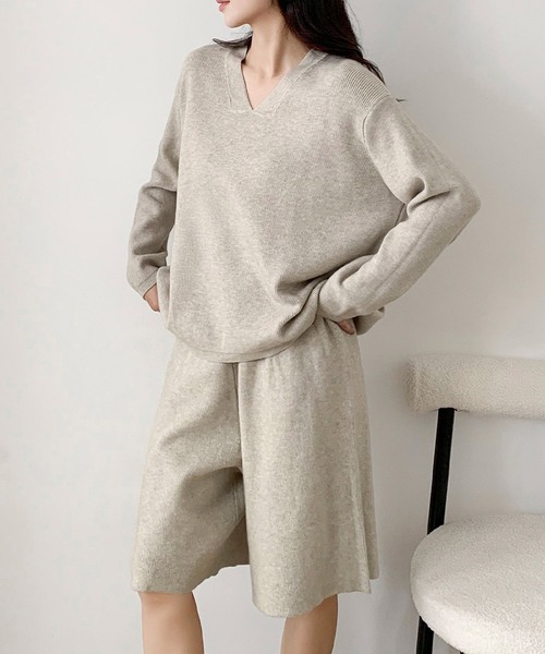 LOWO(ロワ)の「冬の室内や暖房下に◎ 大人見えニットセットアップ(ハーフパンツ)(セットアップ・レディース・チャコールグレー/ブラウン/ベージュ・FREE)」の5枚目の写真