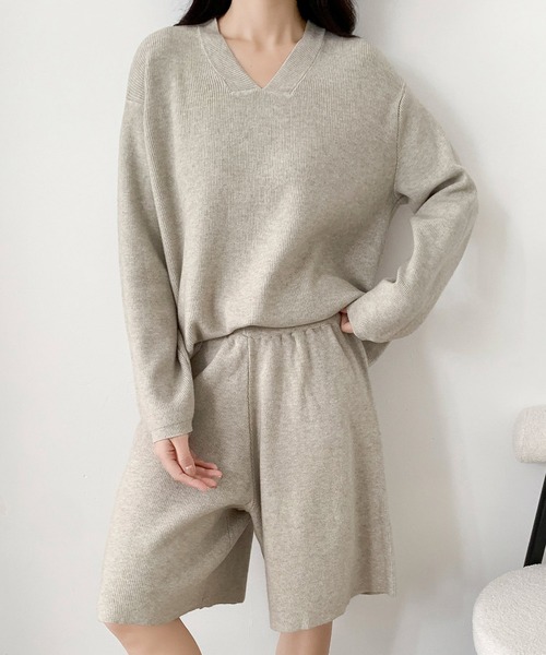 LOWO(ロワ)の「冬の室内や暖房下に◎ 大人見えニットセットアップ(ハーフパンツ)(セットアップ・レディース・チャコールグレー/ブラウン/ベージュ・FREE)」の6枚目の写真