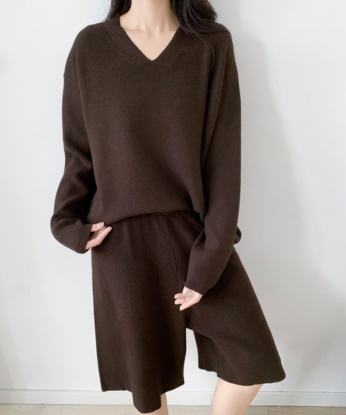LOWO(ロワ)の「冬の室内や暖房下に◎ 大人見えニットセットアップ(ハーフパンツ)(セットアップ・レディース・チャコールグレー/ブラウン/ベージュ・FREE)」の8枚目の写真