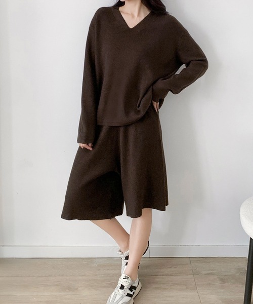 LOWO(ロワ)の「冬の室内や暖房下に◎ 大人見えニットセットアップ(ハーフパンツ)(セットアップ・レディース・チャコールグレー/ブラウン/ベージュ・FREE)」の10枚目の写真
