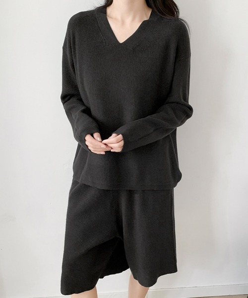 LOWO(ロワ)の「冬の室内や暖房下に◎ 大人見えニットセットアップ(ハーフパンツ)(セットアップ・レディース・チャコールグレー/ブラウン/ベージュ・FREE)」の11枚目の写真