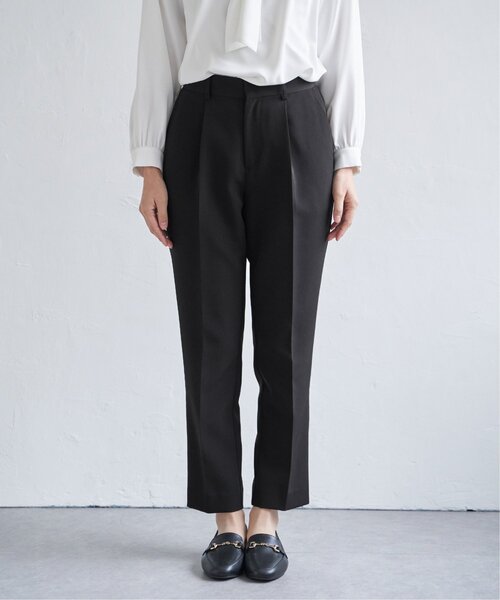 IKKA LOUNGE（イッカラウンジ）の「【洗濯機で洗える／セットアップ対応】ウォッシャブルテーパードパンツ（その他パンツ・レディース・ネイビー/ブラック/グレイッシュベージュ・M/L/XL/S）」の9枚目の写真