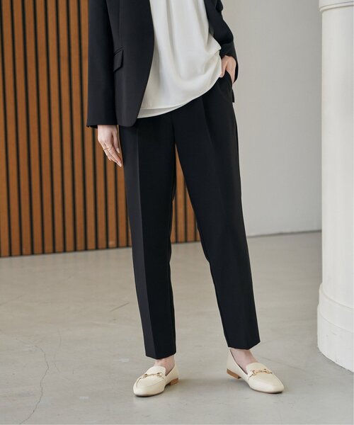 IKKA LOUNGE（イッカラウンジ）の「【洗濯機で洗える／セットアップ対応】ウォッシャブルテーパードパンツ（その他パンツ・レディース・ネイビー/ブラック/グレイッシュベージュ・M/L/XL/S）」の2枚目の写真