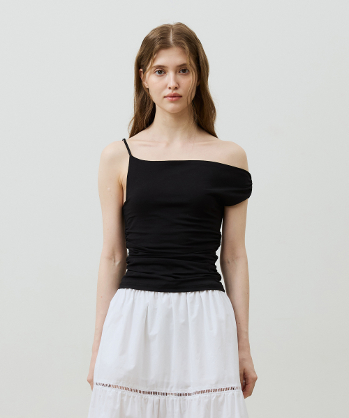 ARI(アリ)の「SHERRY UNBALANCE SHIRRLING TOP / BLACK(Tシャツ/カットソー・レディース・ブラック・FREE)」の3枚目の写真