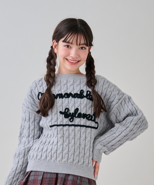 by LOVEiT（バイラビット）の「ケーブルコード刺しゅうニット（ニット/セーター・キッズ・オフホワイト/グレー/ピンク・120cm/150cm/130cm/140cm）」の2枚目の写真