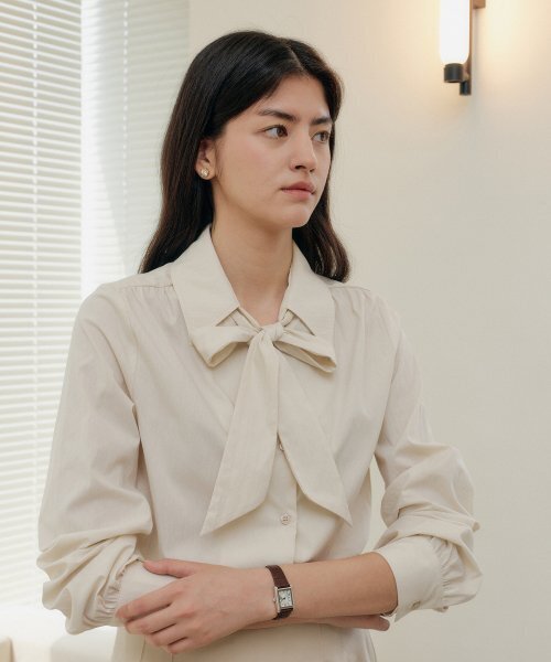 YUPPE(ヨッペ)の「COLLAR TIE SHIRT_BEIGE(シャツ/ブラウス・レディース・その他・FREE)」の1枚目の写真