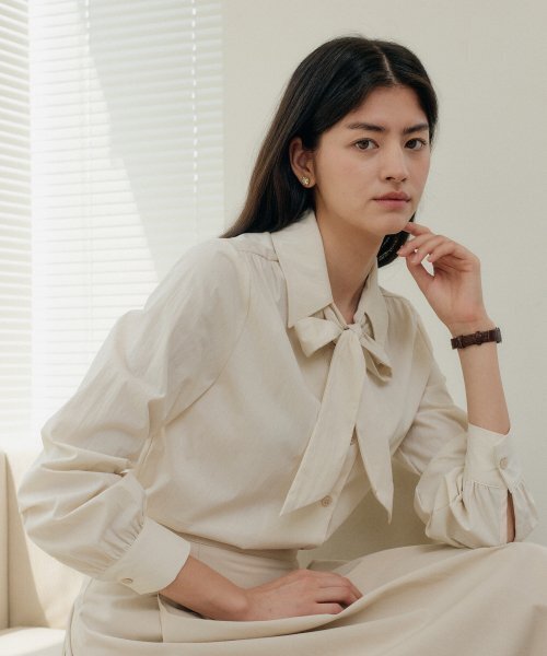 YUPPE(ヨッペ)の「COLLAR TIE SHIRT_BEIGE(シャツ/ブラウス・レディース・その他・FREE)」の3枚目の写真