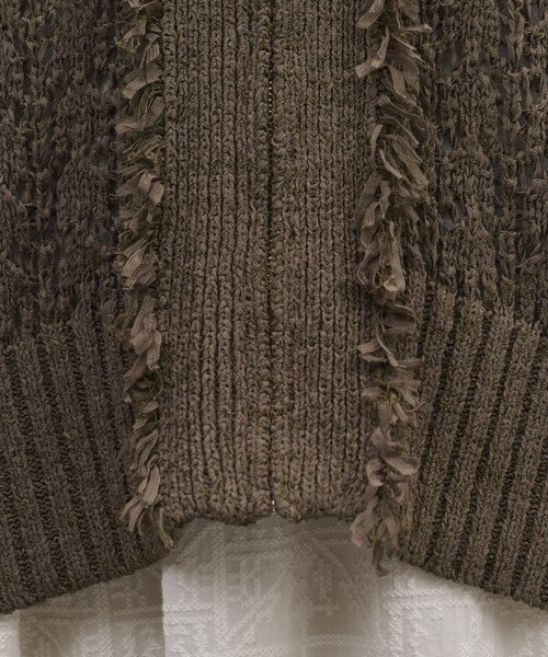 GRACE CONTINENTAL（グレースコンチネンタル）の「zipミドルニットカーディガン（カーディガン/ボレロ・レディース・ブラウン/キナリ・36）」の4枚目の写真