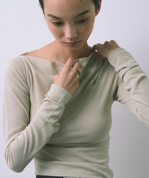kiehtova（キエトヴァ）の「【kiehtova】ONE SHOULDER DRAPE TOPS/ワンショルダードレープトップス（Tシャツ/カットソー・レディース・サックスブルー/ブラック/ベージュ・FREE）」の3枚目の写真