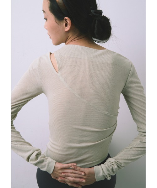 kiehtova（キエトヴァ）の「【kiehtova】ONE SHOULDER DRAPE TOPS/ワンショルダードレープトップス（Tシャツ/カットソー・レディース・サックスブルー/ブラック/ベージュ・FREE）」の14枚目の写真