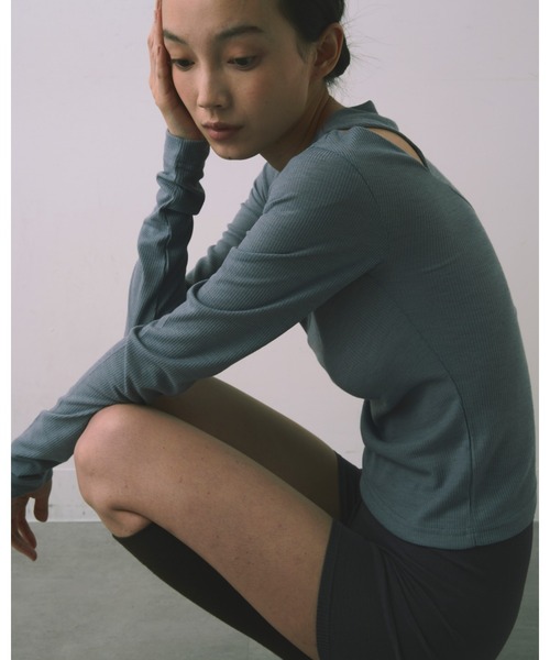 kiehtova（キエトヴァ）の「【kiehtova】ONE SHOULDER DRAPE TOPS/ワンショルダードレープトップス（Tシャツ/カットソー・レディース・サックスブルー/ブラック/ベージュ・FREE）」の15枚目の写真