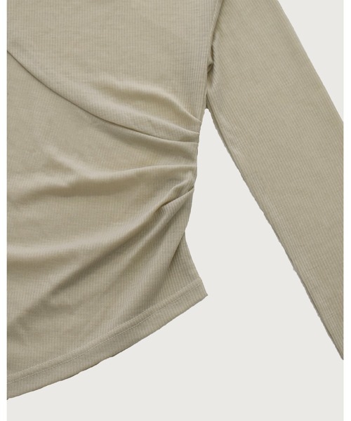 kiehtova（キエトヴァ）の「【kiehtova】ONE SHOULDER DRAPE TOPS/ワンショルダードレープトップス（Tシャツ/カットソー・レディース・サックスブルー/ブラック/ベージュ・FREE）」の4枚目の写真