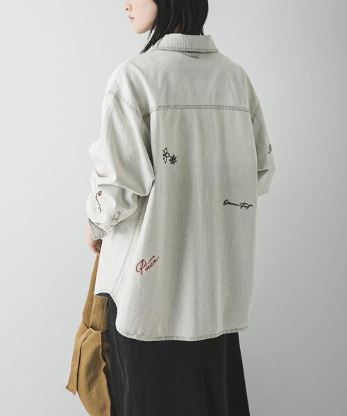 PICCADILLY（ピカデリー）の「『別注』PICCADILLY×URBAN RESEARCH　刺繍デニムシャツ（シャツ/ブラウス・レディース・ライトグレー/ライトインディゴブルー・FREE）」の22枚目の写真