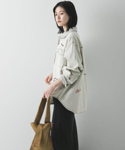 PICCADILLY（ピカデリー）の「『別注』PICCADILLY×URBAN RESEARCH　刺繍デニムシャツ（シャツ/ブラウス・レディース・ライトグレー/ライトインディゴブルー・FREE）」の21枚目の写真