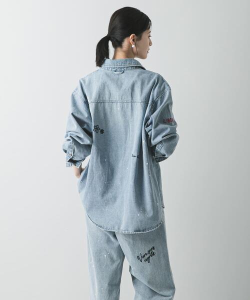 PICCADILLY（ピカデリー）の「『別注』PICCADILLY×URBAN RESEARCH　刺繍デニムシャツ（シャツ/ブラウス・レディース・ライトグレー/ライトインディゴブルー・FREE）」の10枚目の写真