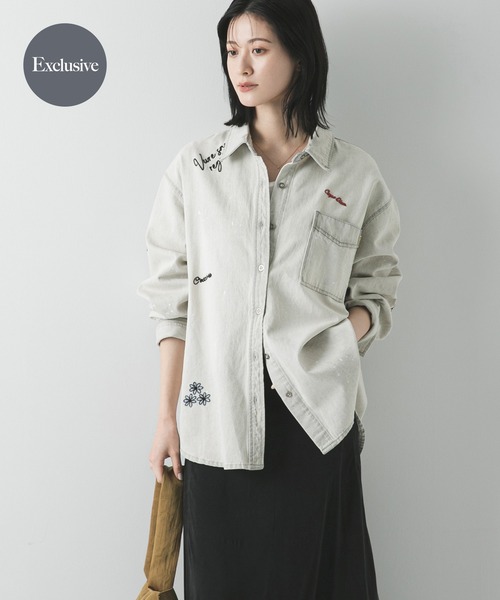 PICCADILLY（ピカデリー）の「『別注』PICCADILLY×URBAN RESEARCH　刺繍デニムシャツ（シャツ/ブラウス・レディース・ライトグレー/ライトインディゴブルー・FREE）」の2枚目の写真