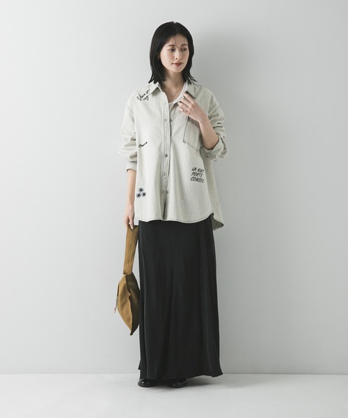 PICCADILLY（ピカデリー）の「『別注』PICCADILLY×URBAN RESEARCH　刺繍デニムシャツ（シャツ/ブラウス・レディース・ライトグレー/ライトインディゴブルー・FREE）」の14枚目の写真