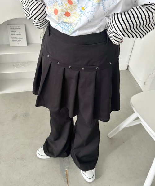 SOLLON.(ソルロン)の「プリーツスカートレイヤード風パンツ(その他パンツ・レディース・チャコールグレー/ブラック・FREE)」の1枚目の写真