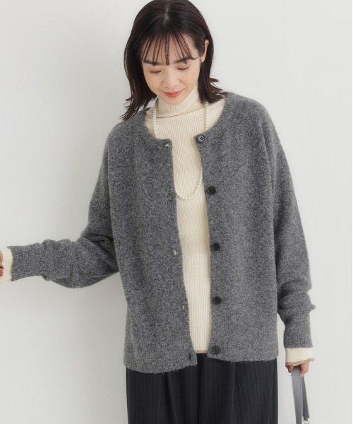 Right-on（ライトオン）の「【HONEYSUCKLE ROSE】シャギークルーカーディガン (オーバーサイズ/ふわふわニット/保温性)（カーディガン/ボレロ・レディース・ダークグレー/ベージュ/ブラウン・L/M）」の2枚目の写真