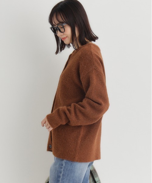 Right-on（ライトオン）の「【HONEYSUCKLE ROSE】シャギークルーカーディガン (オーバーサイズ/ふわふわニット/保温性)（カーディガン/ボレロ・レディース・ダークグレー/ベージュ/ブラウン・L/M）」の5枚目の写真