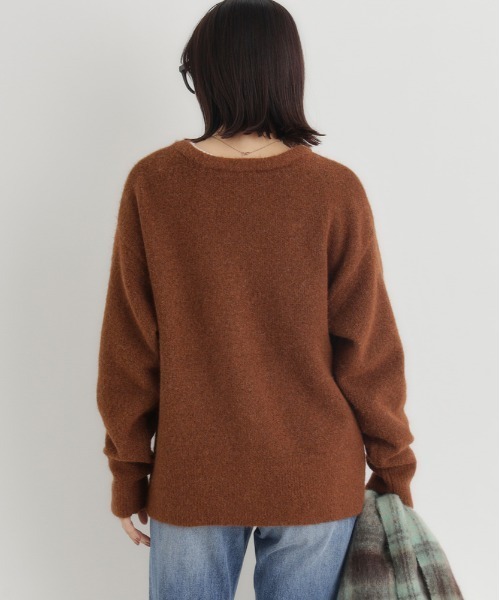 Right-on（ライトオン）の「【HONEYSUCKLE ROSE】シャギークルーカーディガン (オーバーサイズ/ふわふわニット/保温性)（カーディガン/ボレロ・レディース・ダークグレー/ベージュ/ブラウン・L/M）」の6枚目の写真