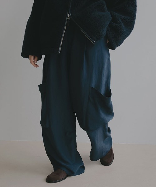 バックサテンリラクシーカーゴパンツ（その他パンツ）｜ETRE TOKYO