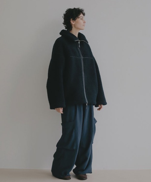 ETRE TOKYO(エトレトウキョウ)の「バックサテンリラクシーカーゴパンツ(その他パンツ・レディース・ネイビー/イエロー/グレイッシュベージュ・M/S)」の8枚目の写真