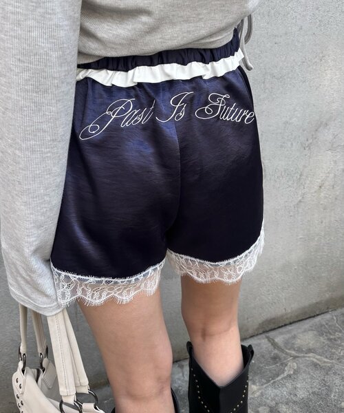 WHO'S WHO gallery（フーズフーギャラリー）の「ダブルウエストサテンロゴショーツ（その他パンツ・レディース・オフホワイト/ブラック/ネイビー/グレー・FREE）」の4枚目の写真