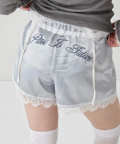 WHO'S WHO gallery（フーズフーギャラリー）の「ダブルウエストサテンロゴショーツ（その他パンツ・レディース・オフホワイト/ブラック/ネイビー/グレー・FREE）」の3枚目の写真
