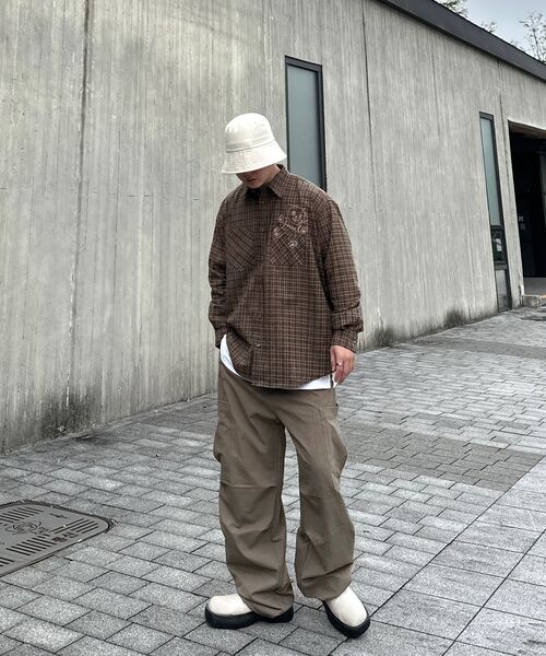 WaiKei(ワイケイ)の「マルチーズ刺繍チェックシャツ 4 COLOR(シャツ/ブラウス・レディース・バーガンディー/ブラウン/グリーン/ブルー・3/2/1)」の18枚目の写真