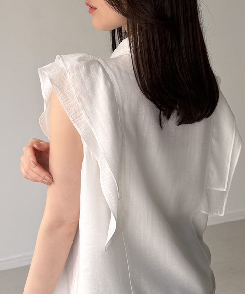 junoah(ジュノア)の「フリルノースリーブシアーブラウス(シャツ/ブラウス・レディース・ホワイト/ブルー/ブラック・LARGE/MEDIUM/SMALL)」の7枚目の写真